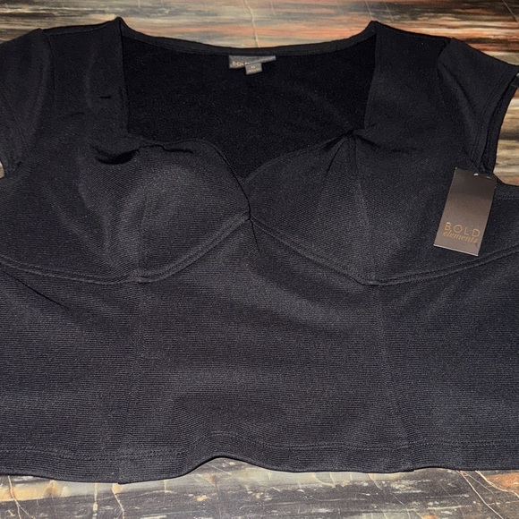 BOLD elements Tops - BOLD elements Black Crop Top